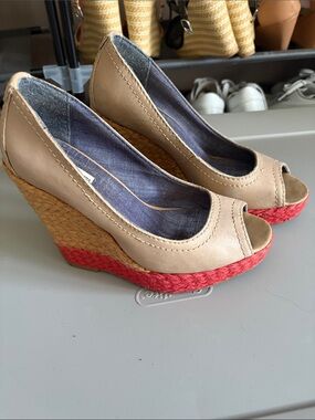 Calvin Klein Beige Peep-Toe Wedge espadrille wedge Heels with Red Trim 7.5